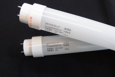 家庭、会社、飲食店などで点灯させる事で 抗菌・抗ウィルス・防臭効果が維持される 光触媒高演色・光触媒LED「さわやかランプ」が新発売