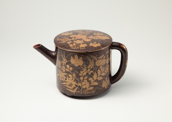 桐紋秋草蒔絵湯桶