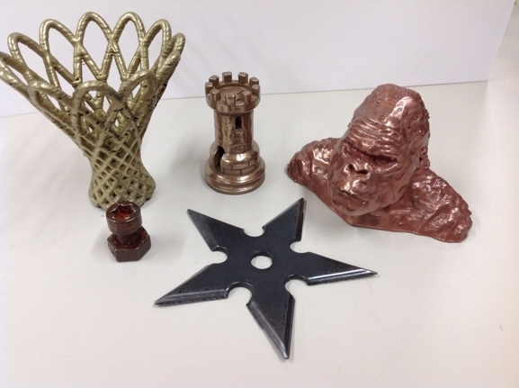 3Dプリンターで出力した造形物(フィラメント)にメタルコーティング(左から真鍮・ブロンズ・鉄・銅)