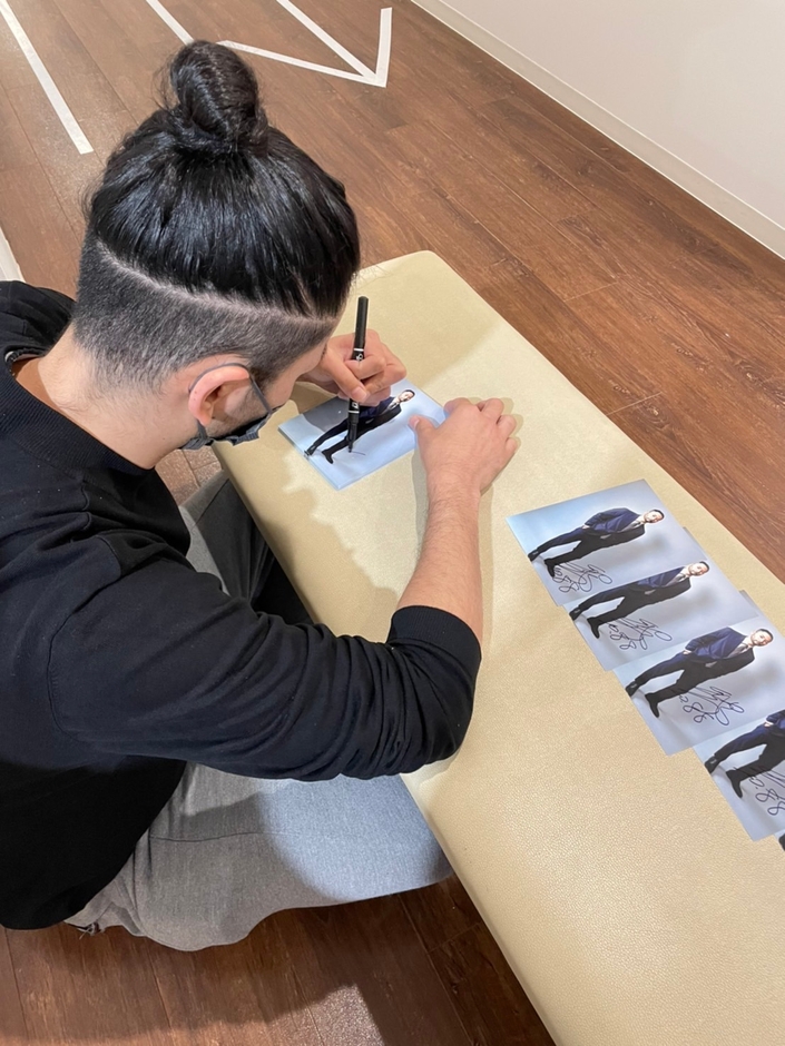 受賞者プレゼントのイメージ②(受賞作品に写っている選手1名のサインを入れます)