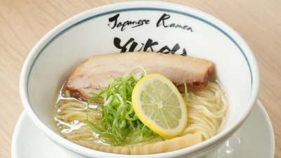 京都発祥の行列ラーメン店「麺屋優光」 観光客で賑わう清水エリアにて8月22日新店舗OPEN　 ブランド初となる新作ラーメン 【貝出汁豚骨らーめん】【塩らーめん】が登場