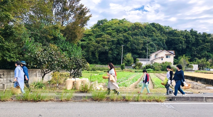 遠足気分でハーブ畑へ