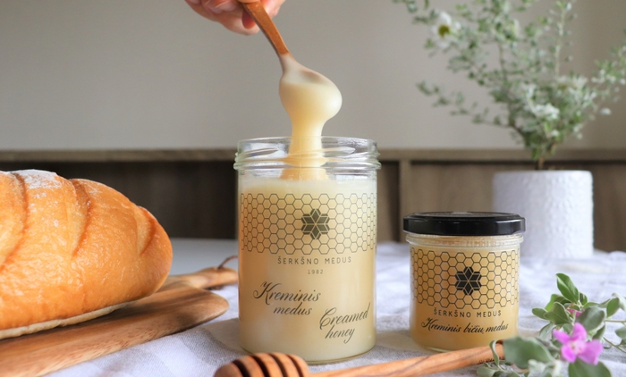 とろ~り濃厚な非加熱の生はちみつ(画像は480gと180g商品)