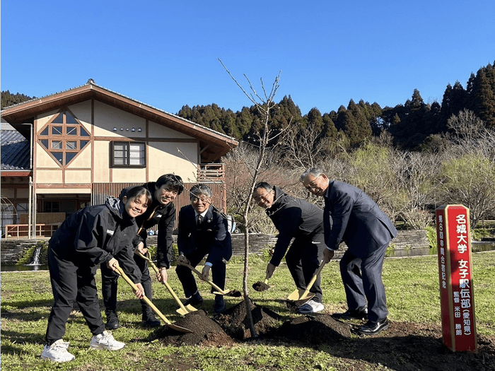 ソメイヨシノの記念植樹も実施