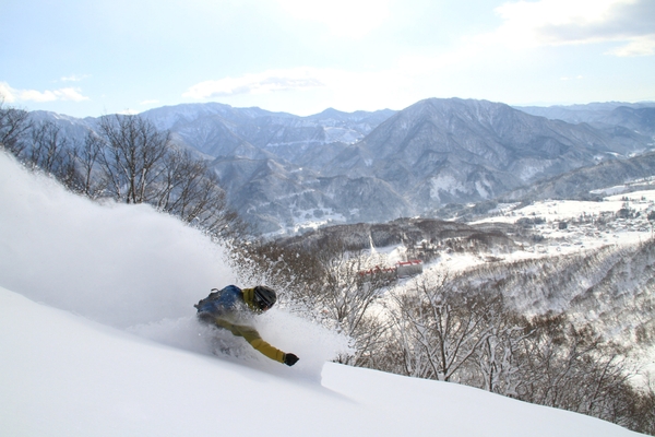 上級者に人気でパウダーを楽しめる「稗田山コース」