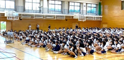 近畿大学附属小学校　ネットモラルを学ぶ講演会を開催　スマホ時代の小学生が、ネットと"賢く"付き合うためには