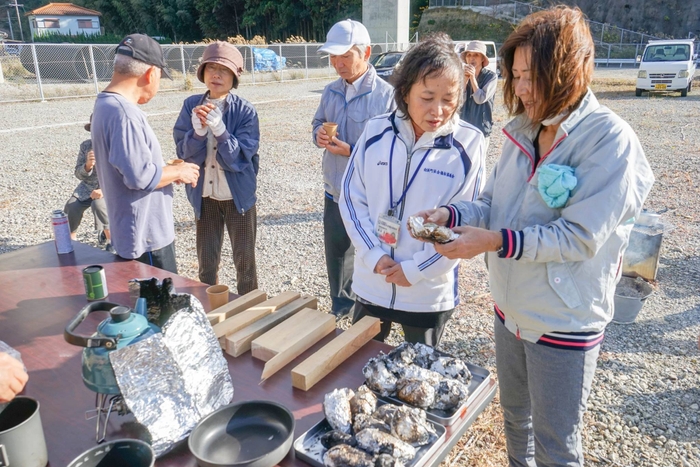 植え付けのあとは、焼き芋でほっこり