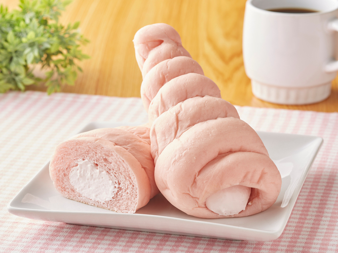 ソフトクリームみたいなパン 　（練乳いちごのクリーム）あまおう苺　イメージ画像
