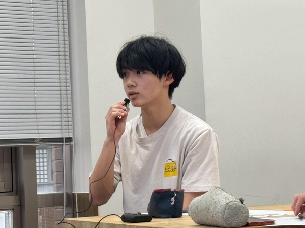 質問をする参加者