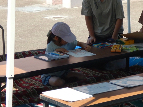 虫さんのぬり絵、うまく塗れるかな？