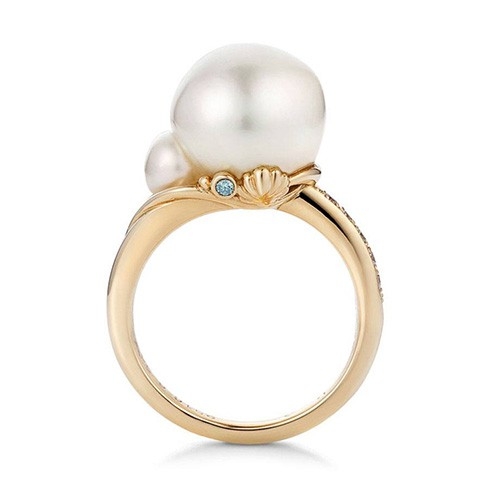 あぶくのように見えるバロックパールに出合い、ご自身のお名前にちなんで“海”をモチーフにオーダー。