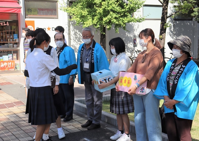 募金活動の様子
