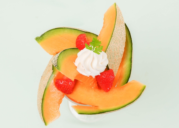 北海道産らいでんメロンパフェDX(真上)