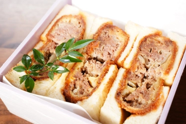 大正9年創業の老舗精肉卸×黒毛和牛雌牛専門鉄板焼店　 1日限定10食！100年コラボ商品「館山メンチカツサンド」 10月1日(金)に発売