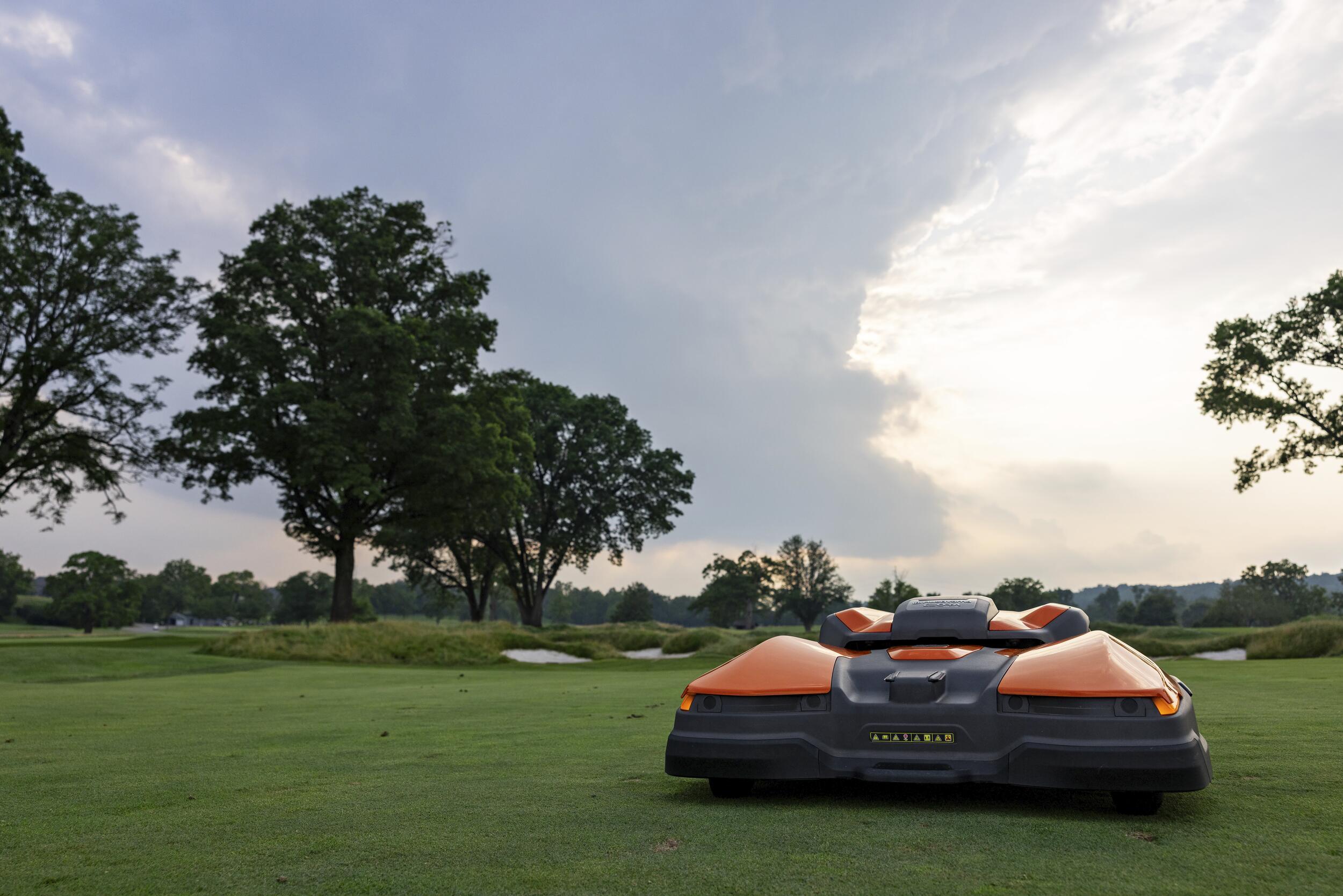 ゴルフ場を管理するハスクバーナ CEORA(TM)