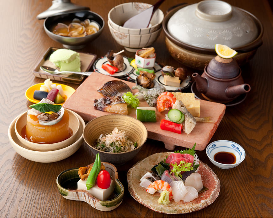 麹町駅から徒歩3分!絶品の季節料理が味わえる隠れ家割烹『季節料理 根本』の情報を駅近ドットコムで公開