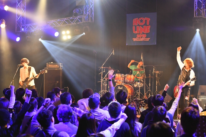 (左から) Ba.Cho 山本力、Dr.Cho 山本上、Gt.Vo 山本心