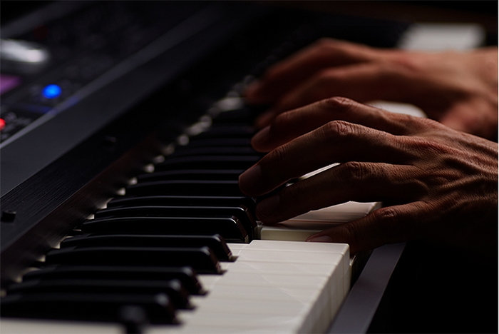 『V-Combo VR-730』のセミウェイテッド・ウォーターフォール鍵盤