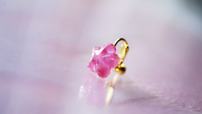 『瑠璃の一輪桜』単品(世界にひとつだけの桜アクセサリー)イヤリング仕様