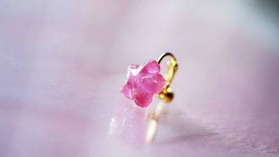 『瑠璃の一輪桜』単品(世界にひとつだけの桜アクセサリー)イヤリング仕様