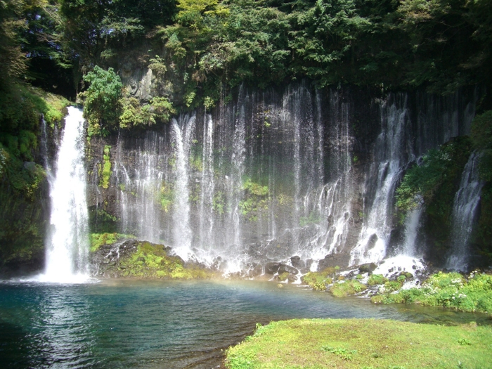 白糸の滝までは車で約10分