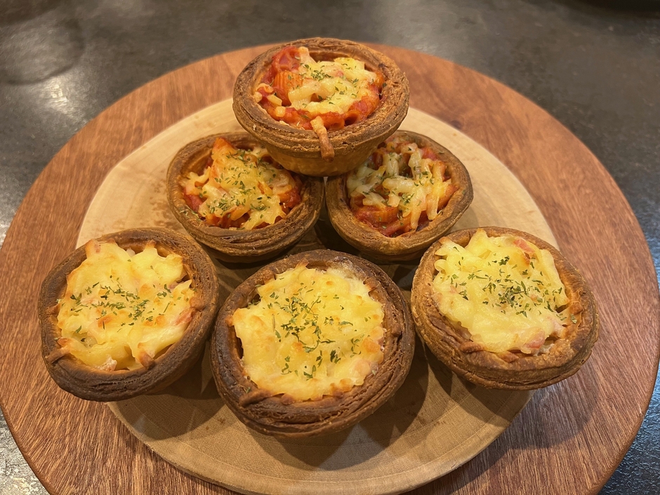 クロワッサンタルト(ホワイトベーコングラタンとトマト＆チーズグラタン)