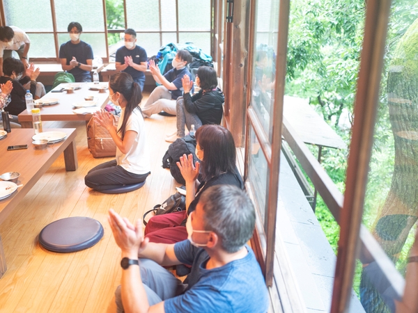 自然と拍手拍手