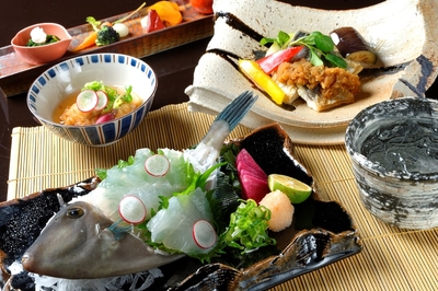 新鮮な海の幸、山の恵み（イメージ）