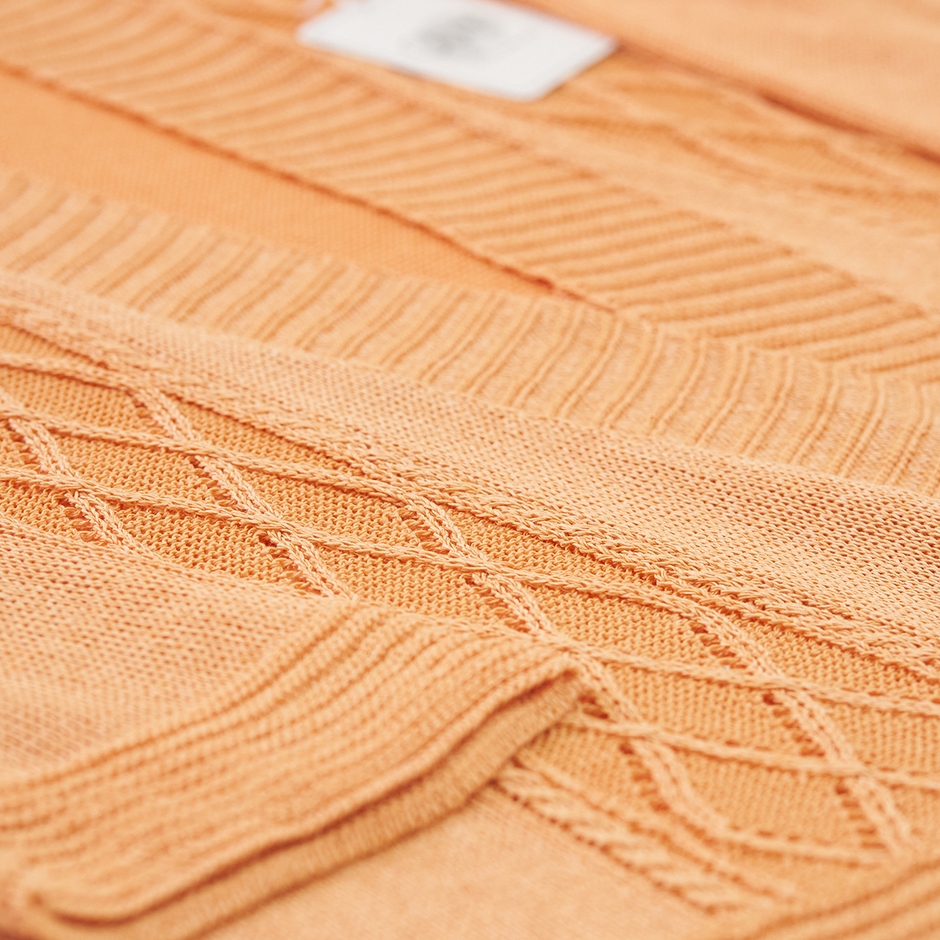 糸からこだわったニット製品