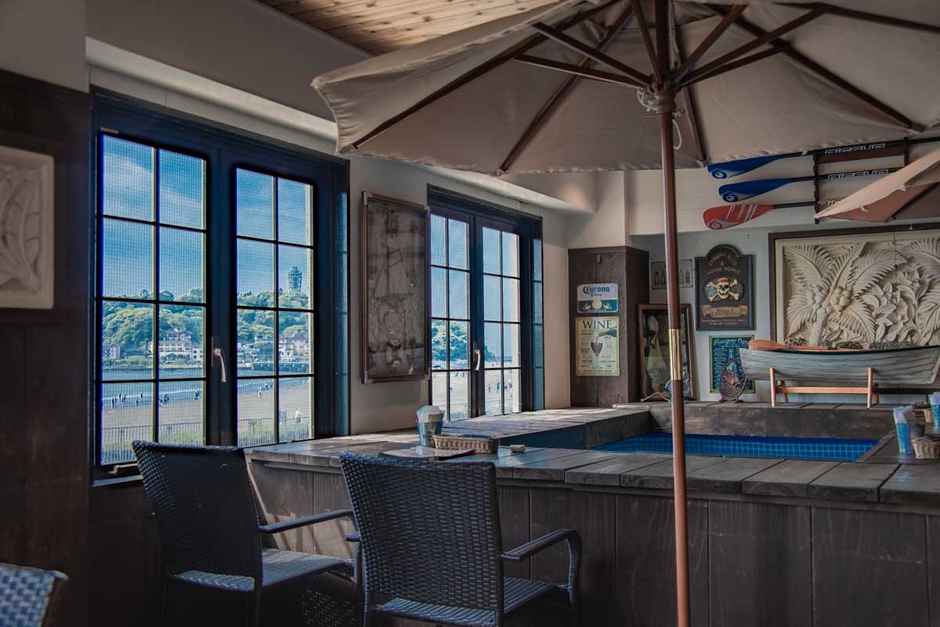 江ノ島と海を眺められる カフェ&バー ヘミングウェイ江ノ島 本店