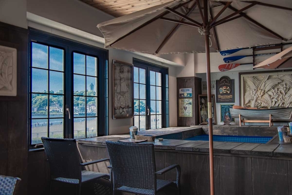 江ノ島と海を眺められる カフェ&バー ヘミングウェイ江ノ島 本店