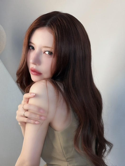 益若 つばさ さん （マルチクリエイター）