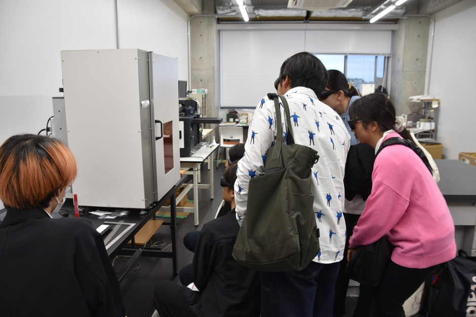 レーザー加工機を見学