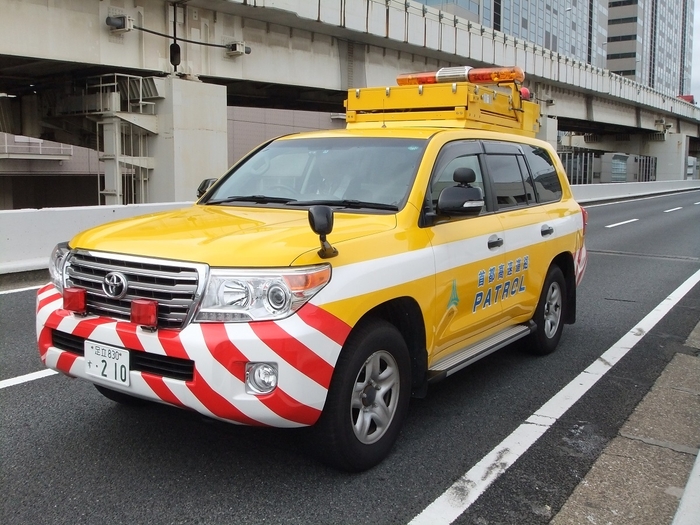 首都高速道路パトロールカー