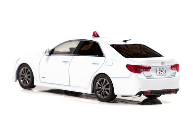 1/43 トヨタ マーク X 350S +M SUPER CHARGER (GRX133) 2016 警視庁高速道路交通警察隊車両 (覆面 白):左後