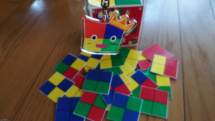 カラータイルくんアクリルキーホルダー