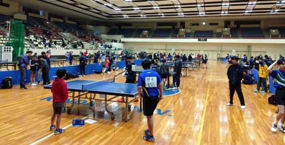 卒業生でソウルオリンピック卓球日本代表の宮﨑義仁氏を招き「第3回 KINDAI BIG BLUE 卓球フェスティバル」を開催