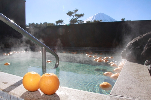 富士山を眺めながら変わり湯を楽しめる