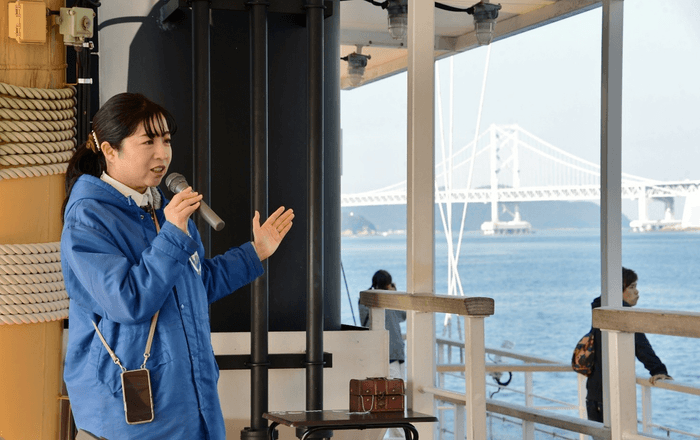 鳴門海峡の遊覧船で唯一！船上ガイドが全便常駐！