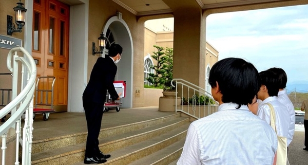 令和5年（2023年）9月に行われたリゾートトラスト「エクシブ琵琶湖」での事前研修の様子