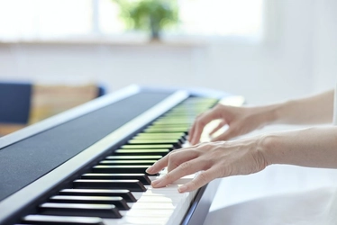 ピアノがうるさいと言われた時の対処法｜騒音トラブルを防ぐ時間帯・防音対策・苦情の伝え方を解説