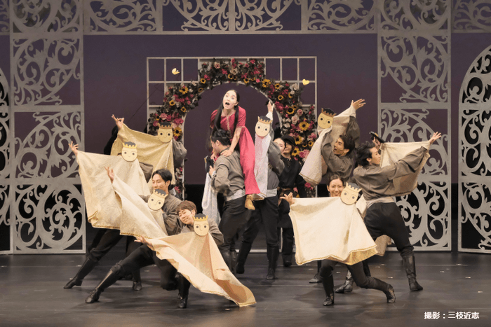 ダンス×人形劇「エリサと白鳥の王子たち」(2018年公演より) 撮影︓三枝近志