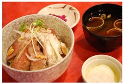 昼食イメージ(ローストビーフ丼)