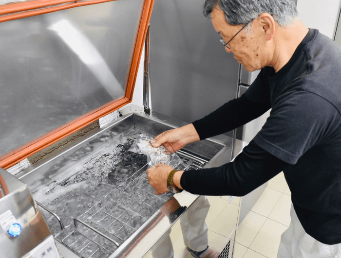 液体急速凍結機リキッドフリーザー 凍眠にて冷凍