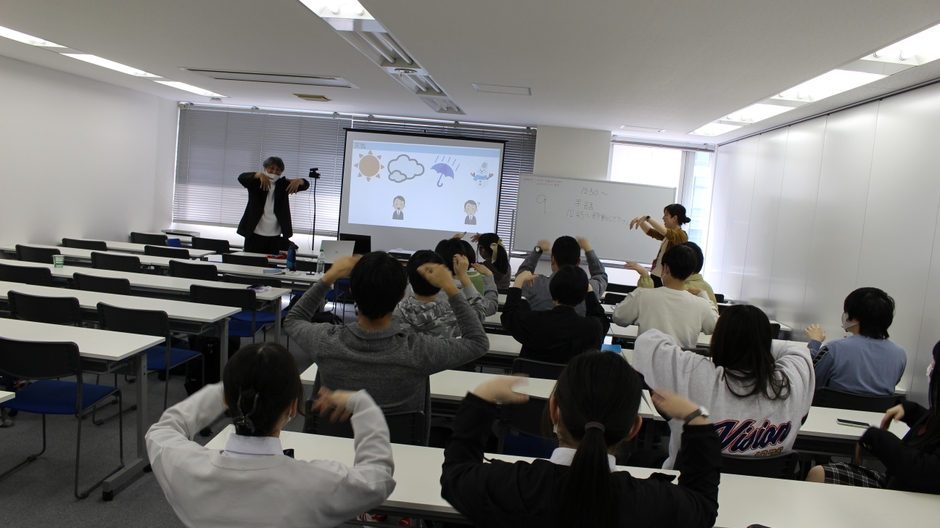 講師をお招きして練習していきます(おおぞら 仙台 みらいの架け橋レッスン®)