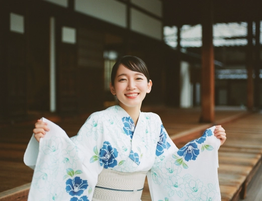 【2週間限定受注生産】 吉岡里帆Wアニバーサリー写真集、 永久保存版スペシャルBOXが本日より予約開始！