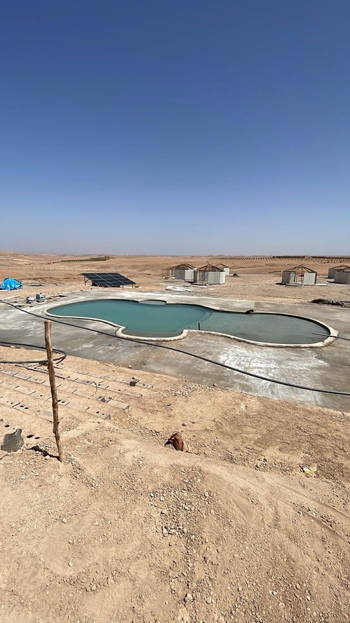 工事中のプール