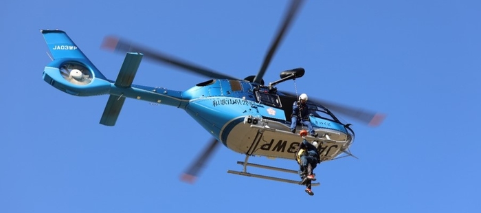 和歌山県警航空隊へリコプター「きのくに」によるホイスト救助訓練の様子