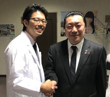 中村とワイヴァンズオーナー吉村氏