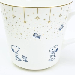 スヌーピーとナルミボーンチャイナでつくる、優雅で洗練された、そして楽しいお茶の時間をどうぞ。